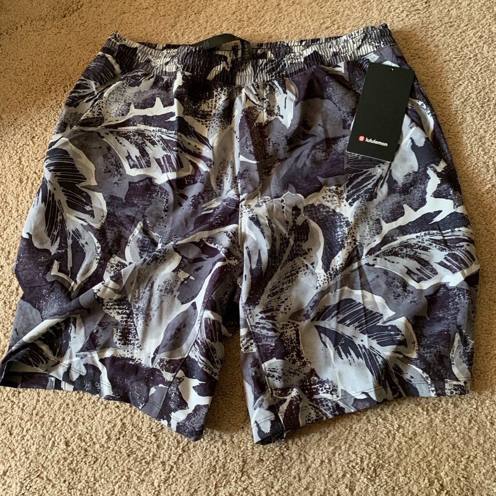 Men’s XL Lululemon 9” Pace Breaker *Lined shorts